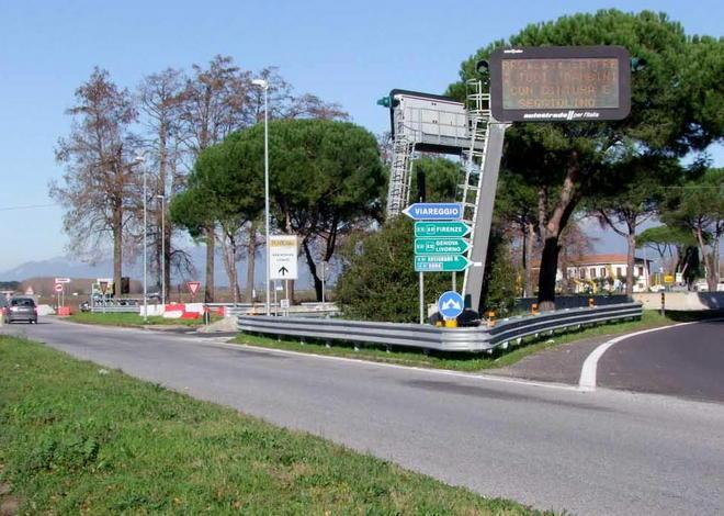 La ragazza lo lascia e lui semina il panico 