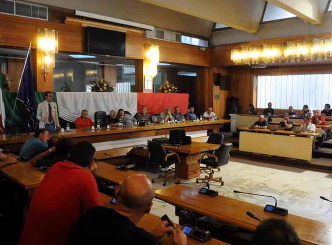 I 5 Stelle contro Volpi «Gestisce il Comune in modo personale» 