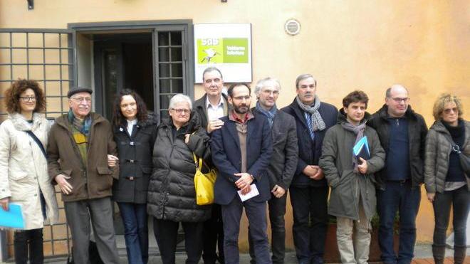 Mani tese ai minori stranieri