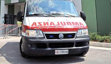 Due auto ribaltate sulla variante, tre feriti