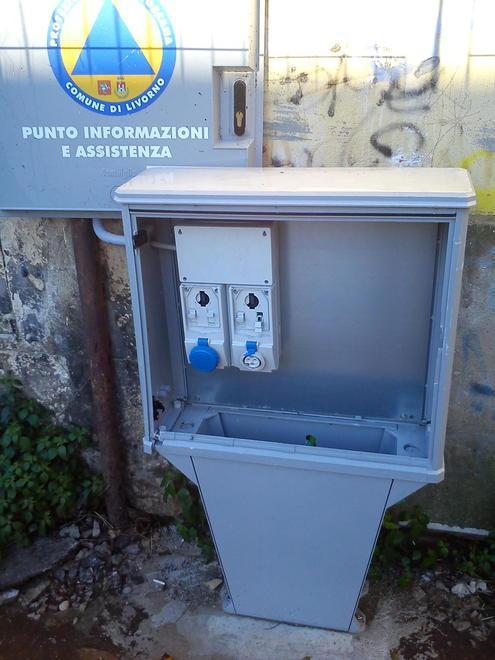 Vandali al punto assistenza della Protezione Civile: è la terza volta 