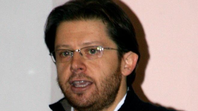 Pd, i due sfidanti affilano le armi davanti agli iscritti