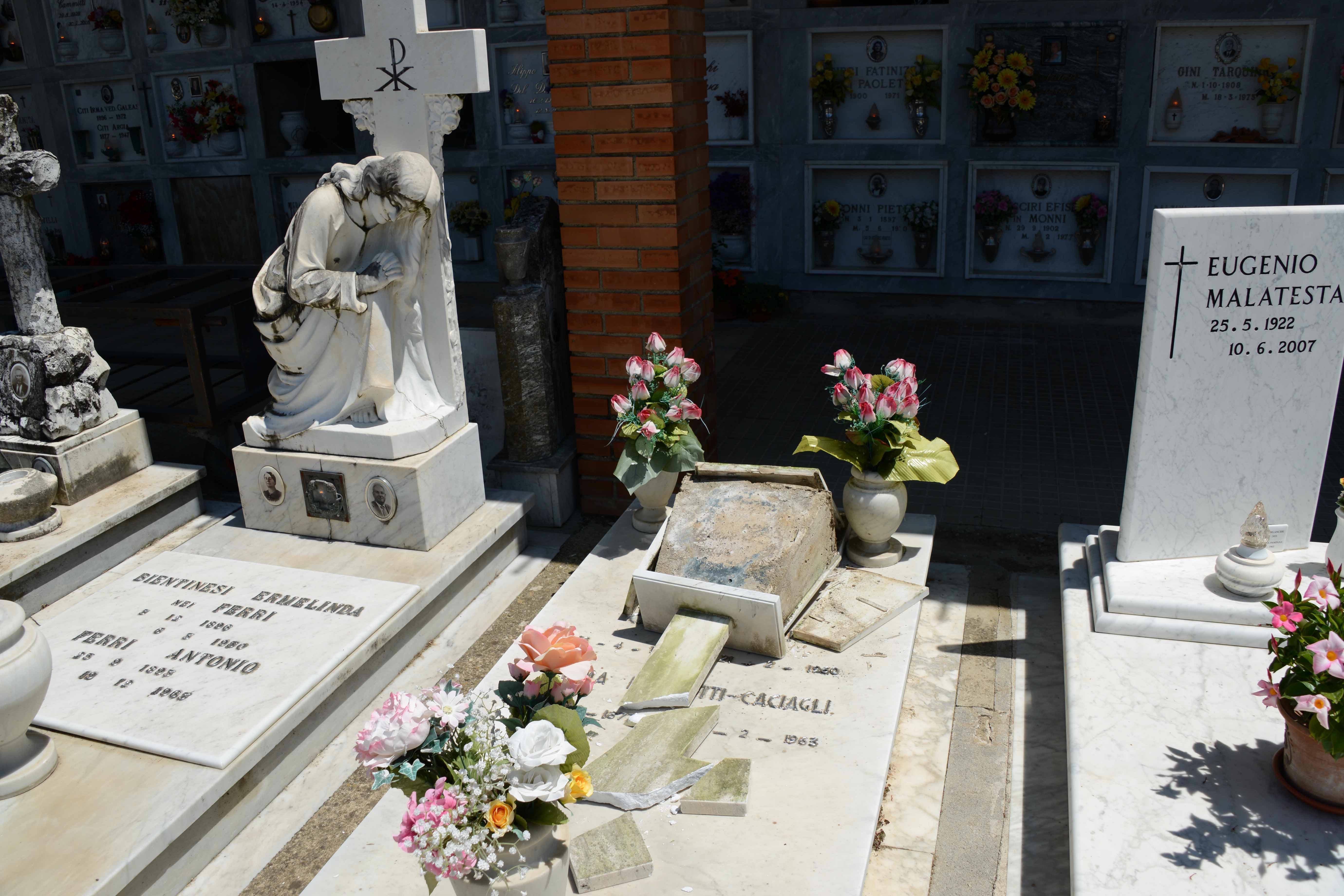 Opere di recupero al cimitero: si candidano 60 imprese 