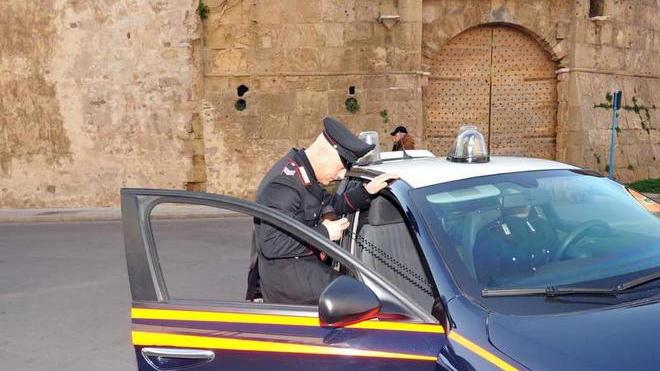 Nasconde la droga in una pagnotta: scoperto e arrestato