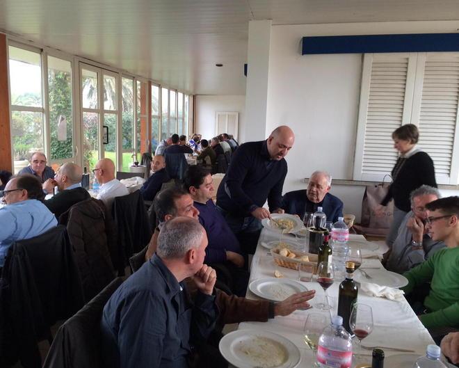 Conquista un nuovo lavoro e porta i dipendenti a pranzo 