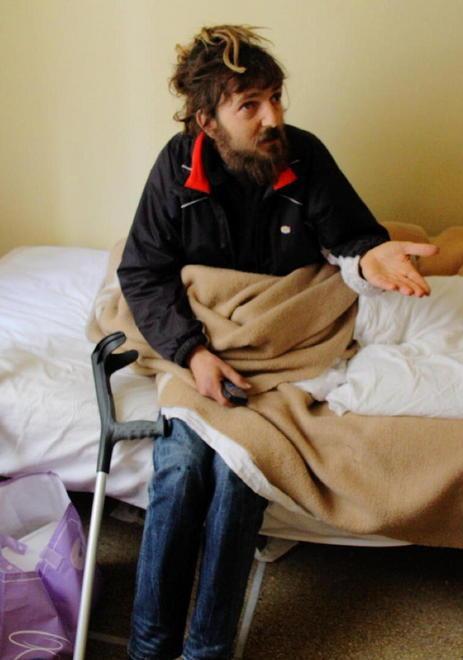 Storie invisibili / Gara di solidarietà per aiutare Jerry. Il clochard: «Grazie» 