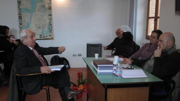 Ex assessore si laurea a 75 anni