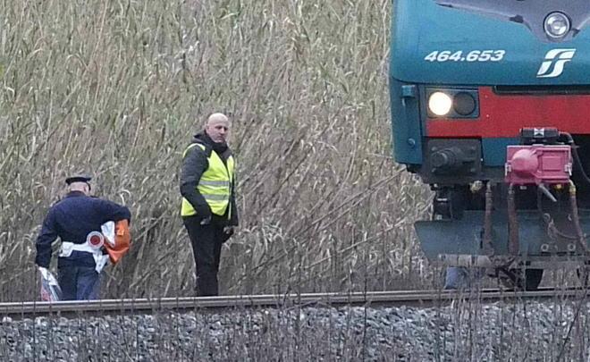 Ucciso dal treno, mistero sull’identità 
