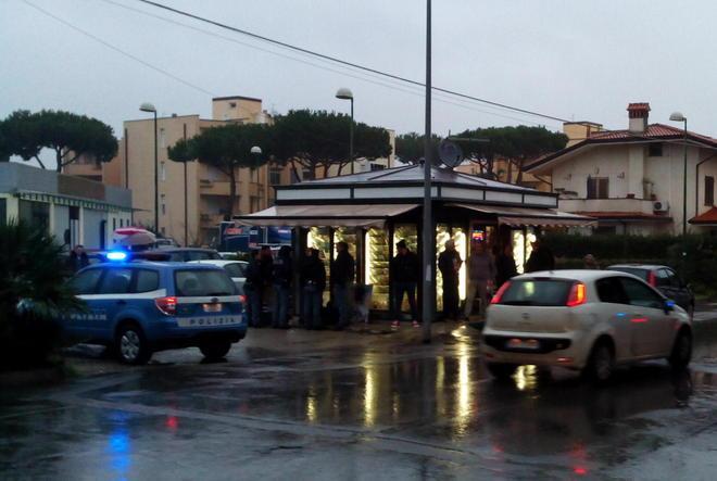 La paura dei passanti «Tre colpi di pistola e poi il fuggi fuggi» 
