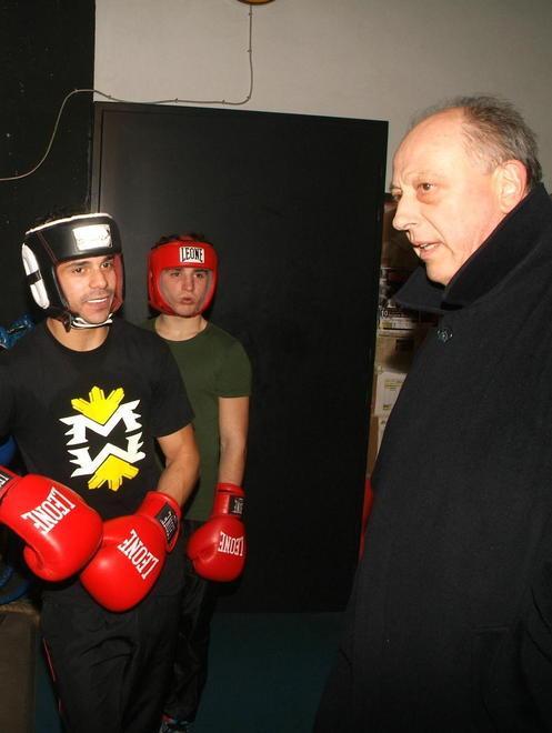 Utenze in pagamento e il sindaco fa visita alla Pugilistica 