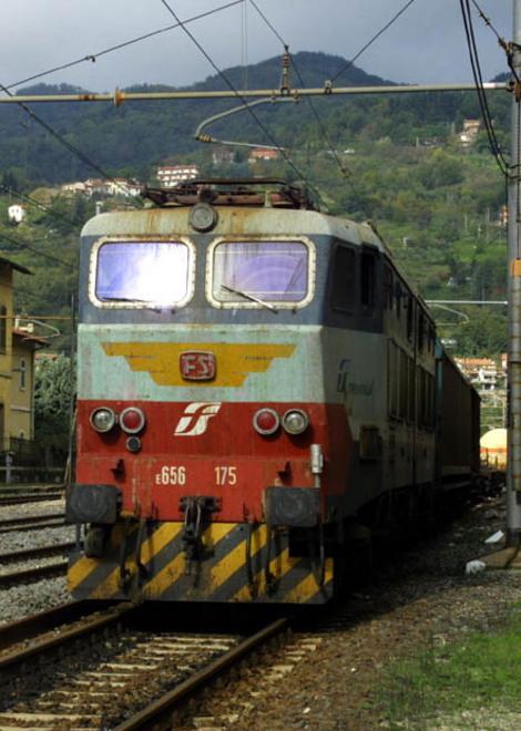 Le strade scoppiano bisogna puntare sui treni