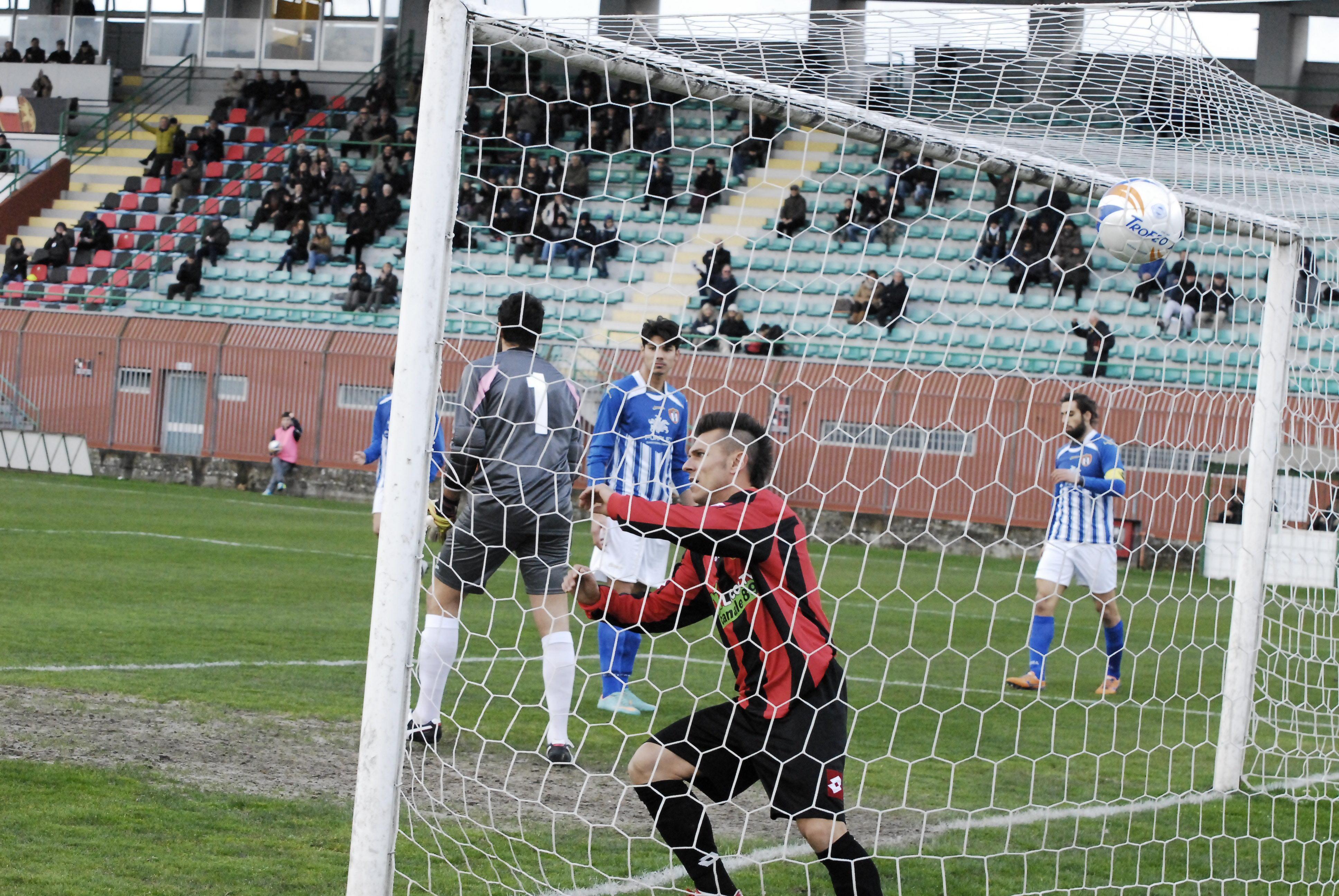 Lucchese, sei reti alla Juniores del Riccione Ma la classifica resta immutata 