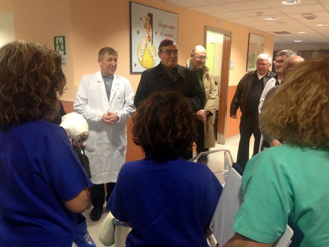 Il vescovo Agostinelli in visita all’ospedale 