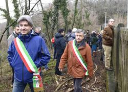 Porrettana: in 200 manifestano sui binari della frana 