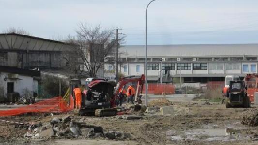 Via del Gargalone, operai al lavoro anche sabato e domenica