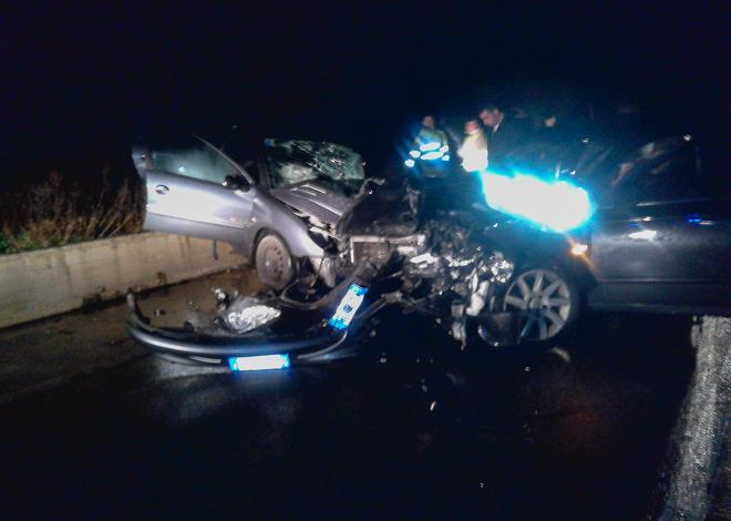 Scontro tra tre auto sulla 325 quattro i feriti ma non gravi