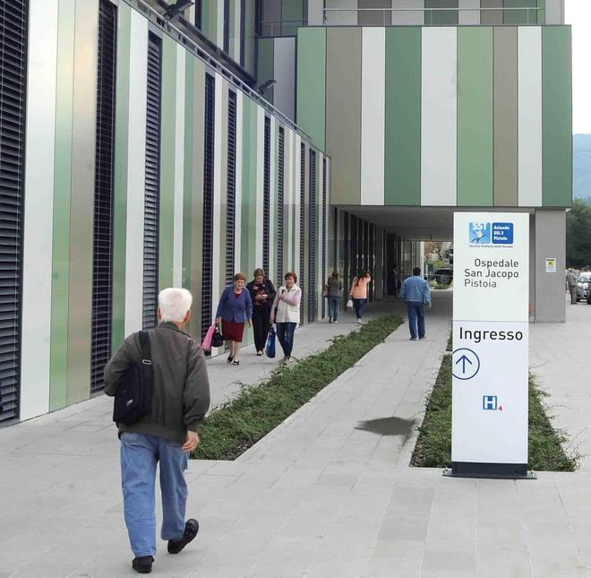 Una delegazione dei grillini al San Jacopo