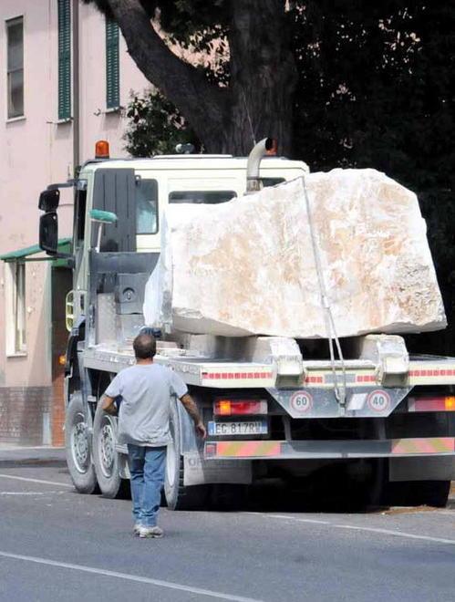 Un dossier dei vigili con 6 mesi di controlli 