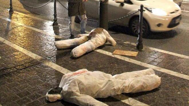 Manichini e teste di maiale per Forza Nuova