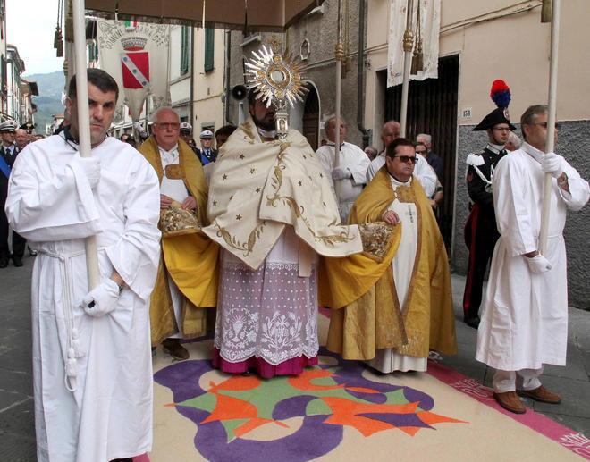 Papa Francesco invitato alla festa del nome di Gesù 