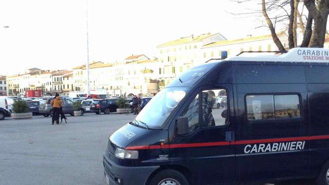 I carabinieri in piazza Mercatale