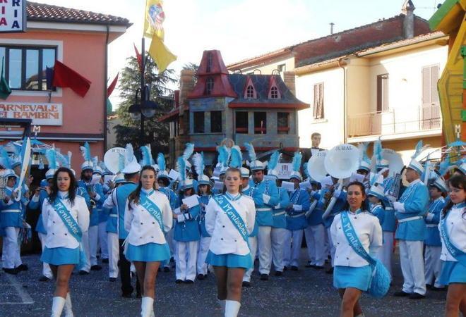 Festa di coriandoli e stelle filanti per la gioia dei bimbi 