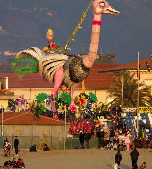 Bar dei bagni chiusi a Carnevale: il Comune valuta il passo indietro 