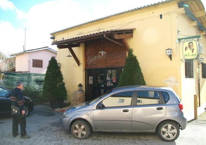 Ristoratore rapinato di notte in casa 