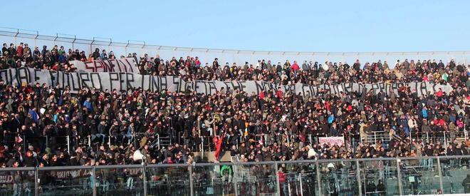 Curve rivali in tutto, unite contro Spinelli 