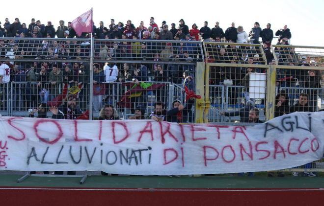 Striscione solidale con gli alluvionati