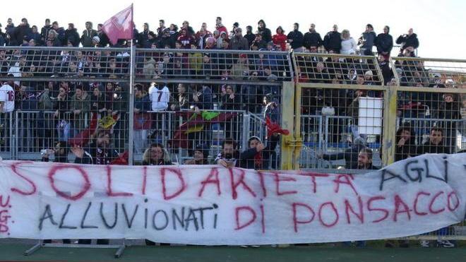 Striscione solidale con gli alluvionati