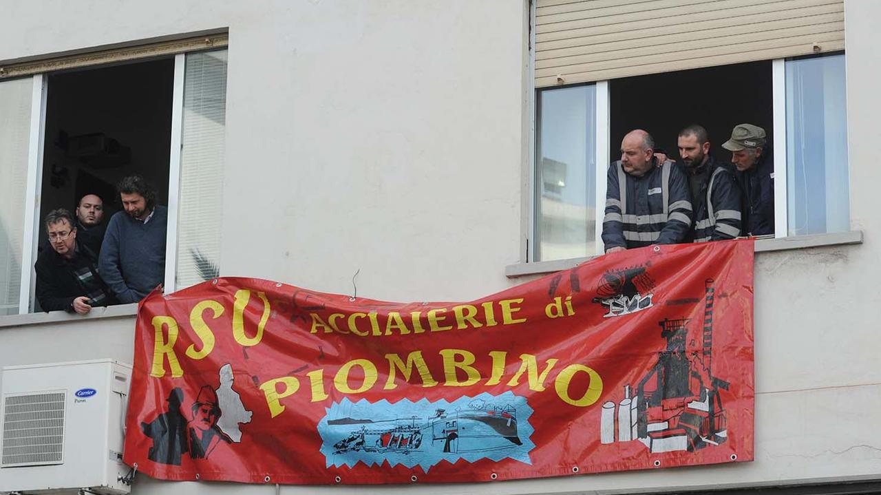 Aria tesa alla Lucchini, i lavoratori occupano la direzione