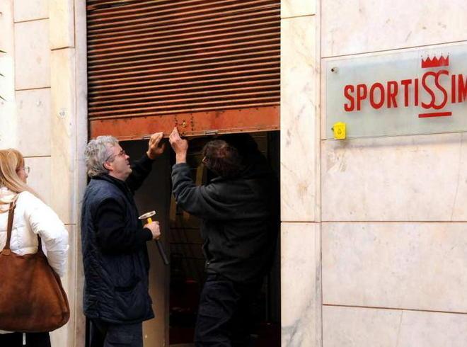 Il negozio Sportissimo sfrattato: il fondo torna al Comune 