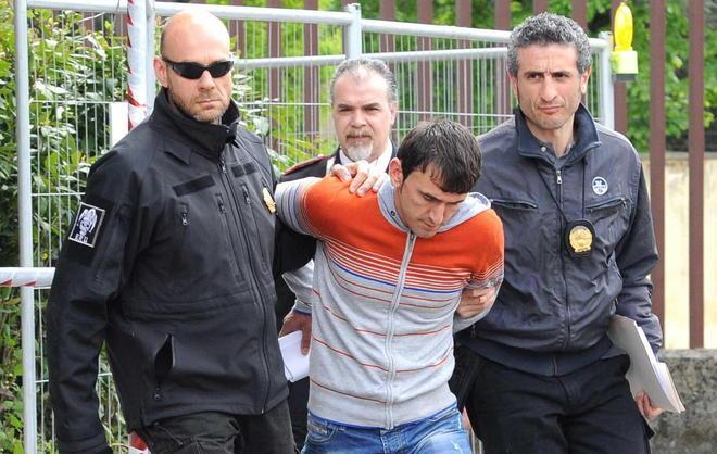 «Quel prete ha tanti soldi in casa» 