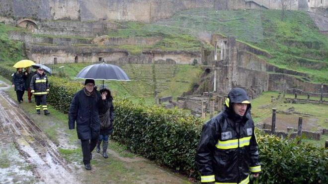 Sopralluogo al Teatro Romano «Non possiamo rischiare crolli»