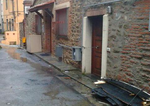 I ladri seminano un mozzicone in casa e parte l’incendio