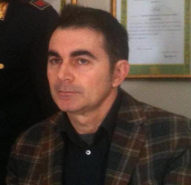 Costretta a filmarsi in pose porno 