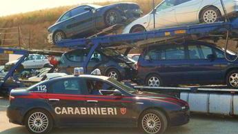 Disoccupato ma con 37 auto di proprietà