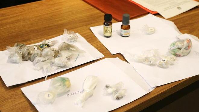 Dalla coca alle anfetamine, trovato di tutto