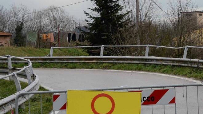 Chiuso il sottopasso di via delle Colline e via Maremmana