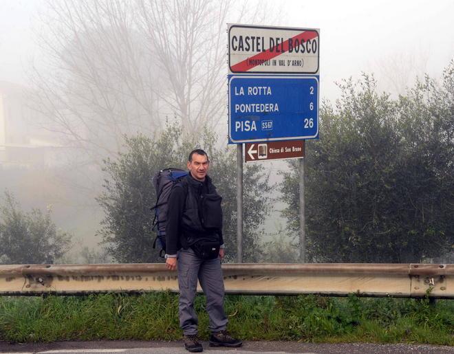 Olivier, il camminatore instancabile a Pontedera