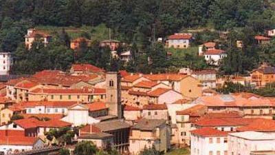 Consigliere regala un terreno necessario ad allargare una via