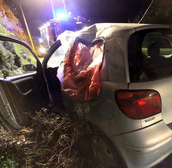 Forno, cadono massi su un’auto 