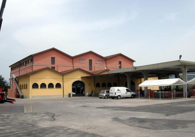 Furto alla Cantina sociale rubati vini per 2.500 euro 