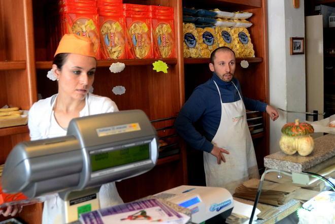 Giù dal letto alle 4 del mattino per portare secchi e carriole