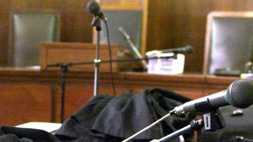 Ferì il vicino con l’ascia, pena ridotta