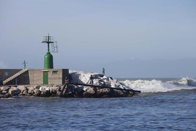 A Viareggio pescatori prigionieri del porto insabbiato 