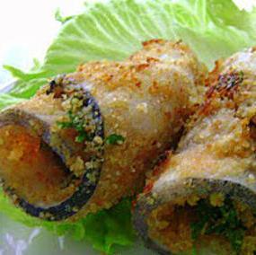 Involtini di pesce spada con caciocavallo passati in forno e con salsa di limone