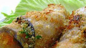 Involtini di pesce spada con caciocavallo passati in forno e con salsa di limone