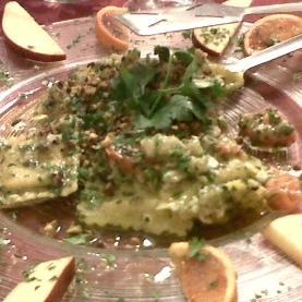 Ravioli con cernia e crema di zucchine poi una spolverata di pistacchio di Bronte 